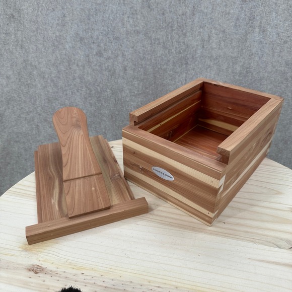 Johnston & Murphy Cedar Shoe Shine Valet Box Brush Cream Polish Restorer Kit - Picture 3 of 10